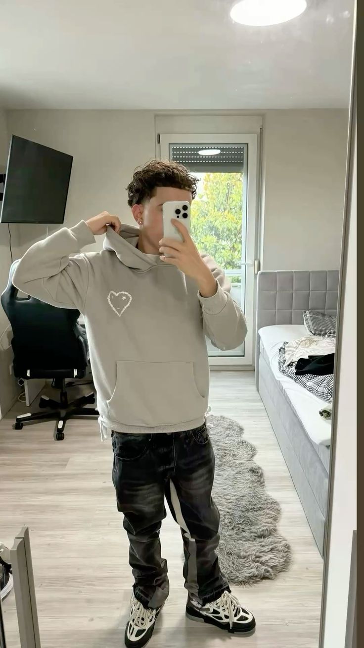 Outfit Carsicko x Gallery Dept x LV Skate