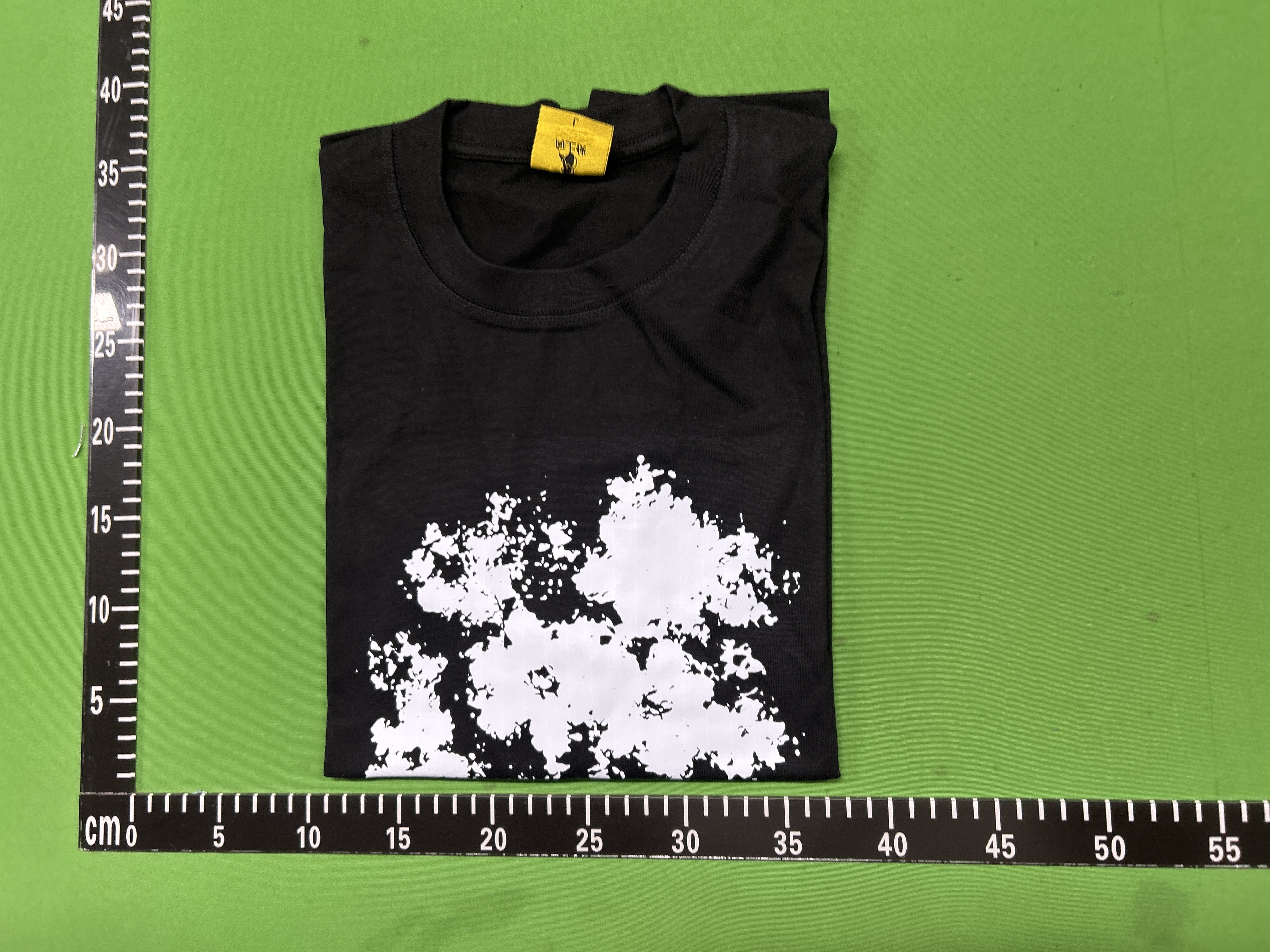 Random flower tee