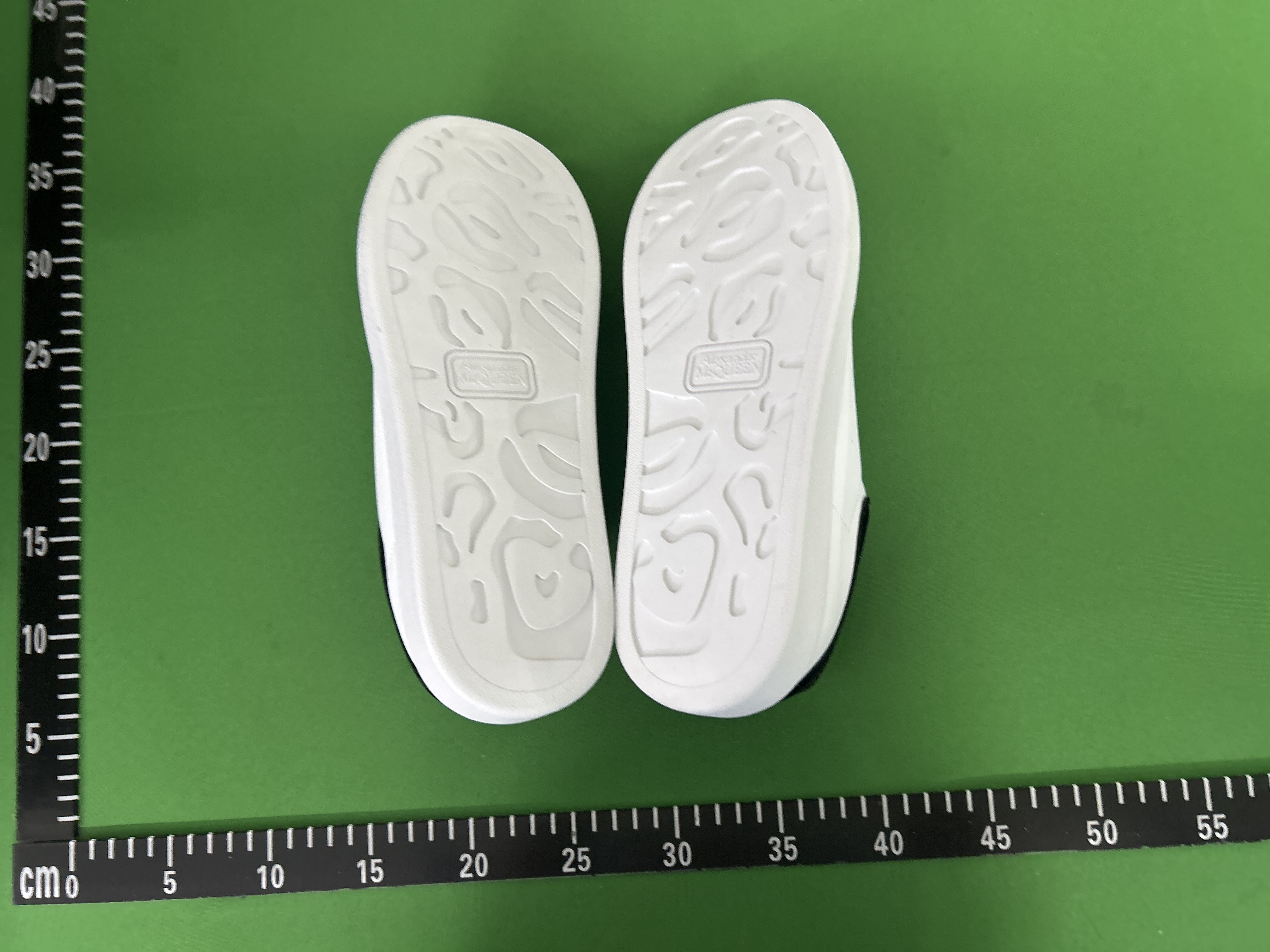 Alexander McQueen (+23 Colorways)
