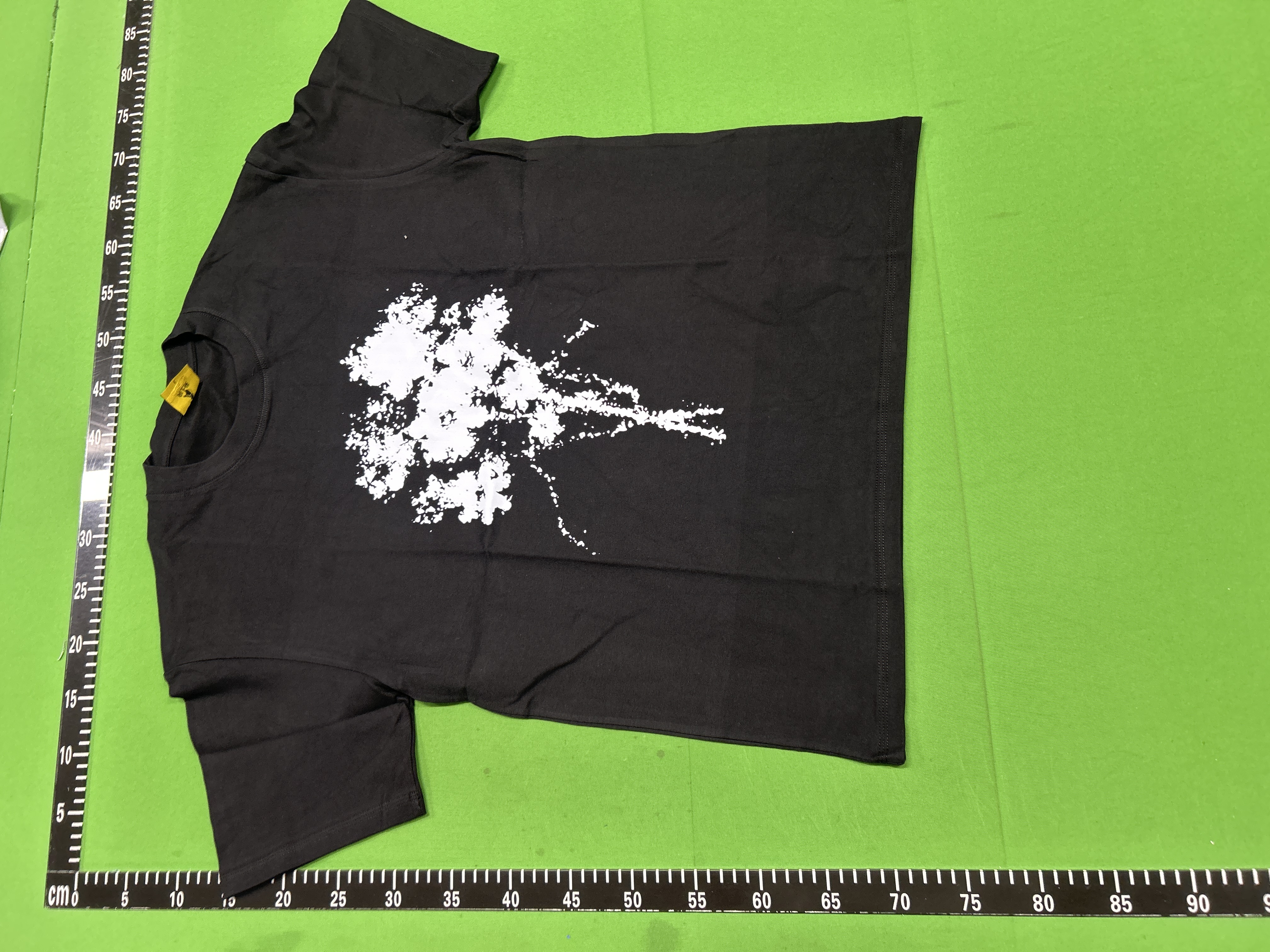Random flower tee
