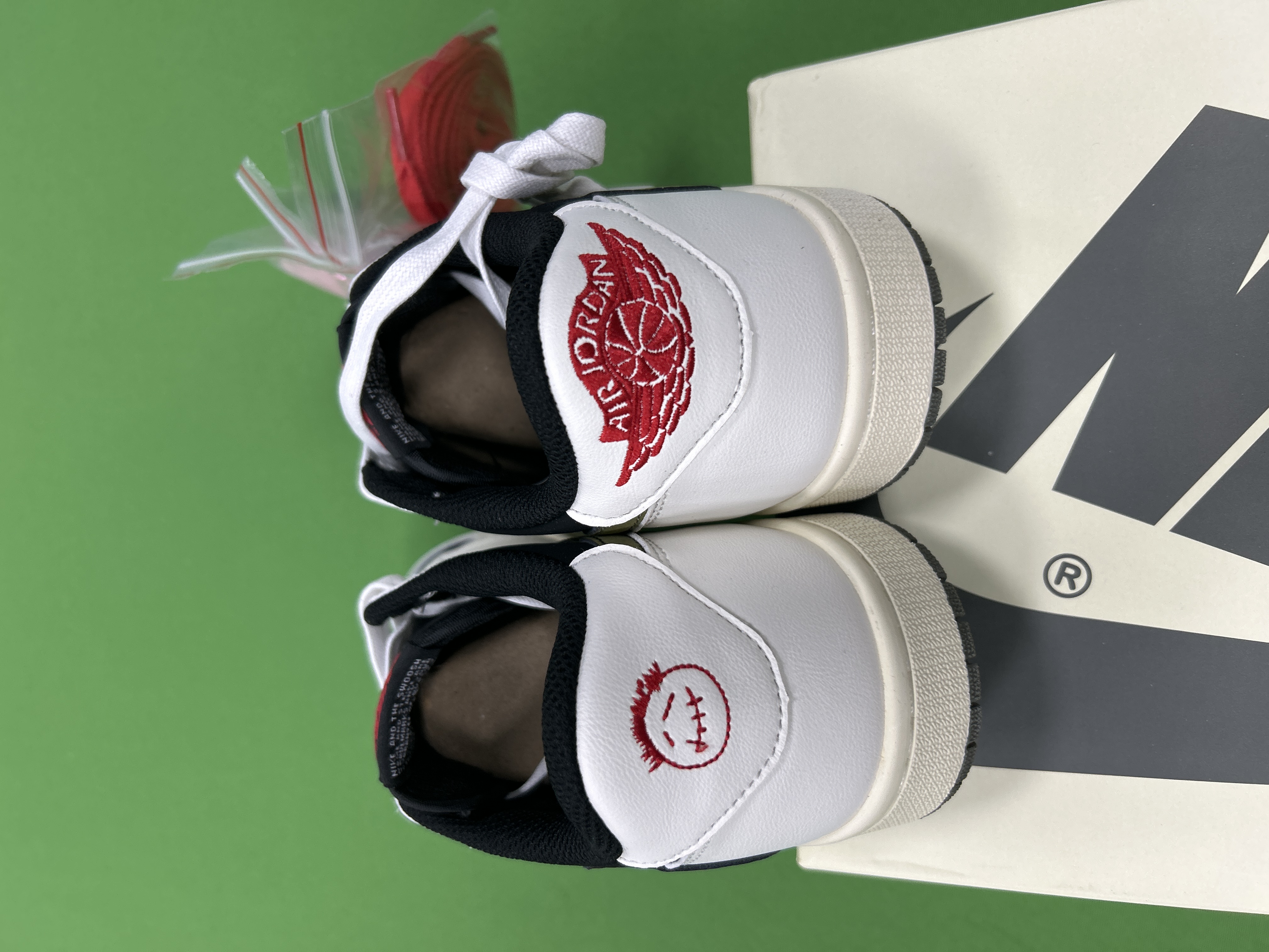 Jordan X Travis Scott (+20 option)
