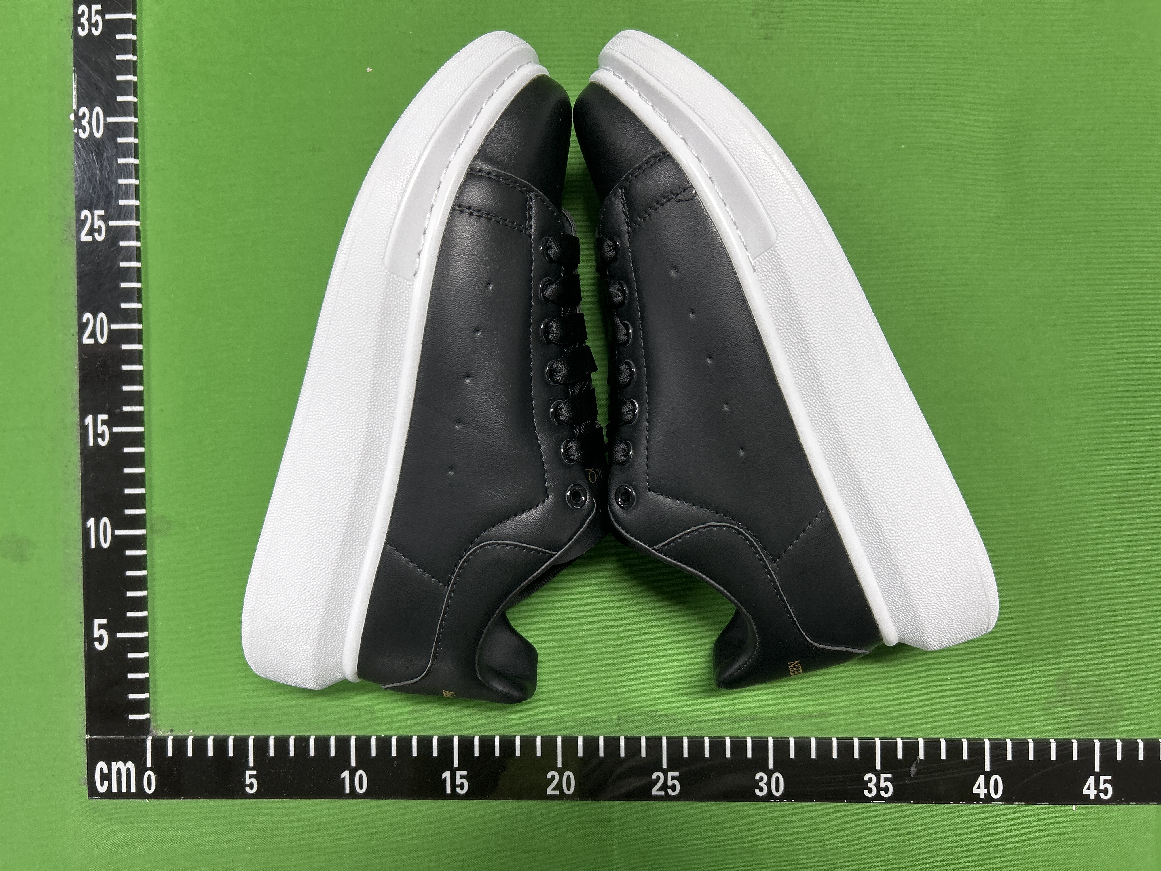 Alexander McQueen (+23 Colorways)