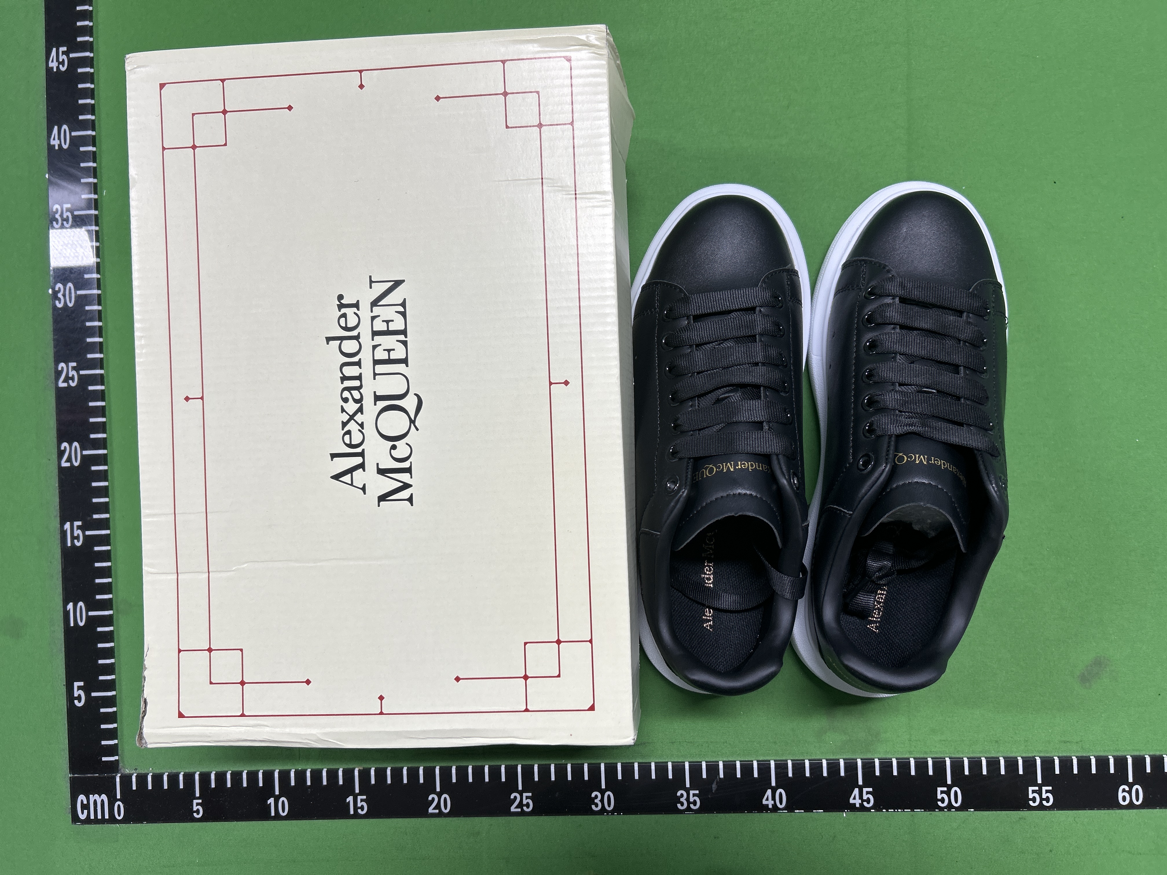 Alexander McQueen (+23 Colorways)