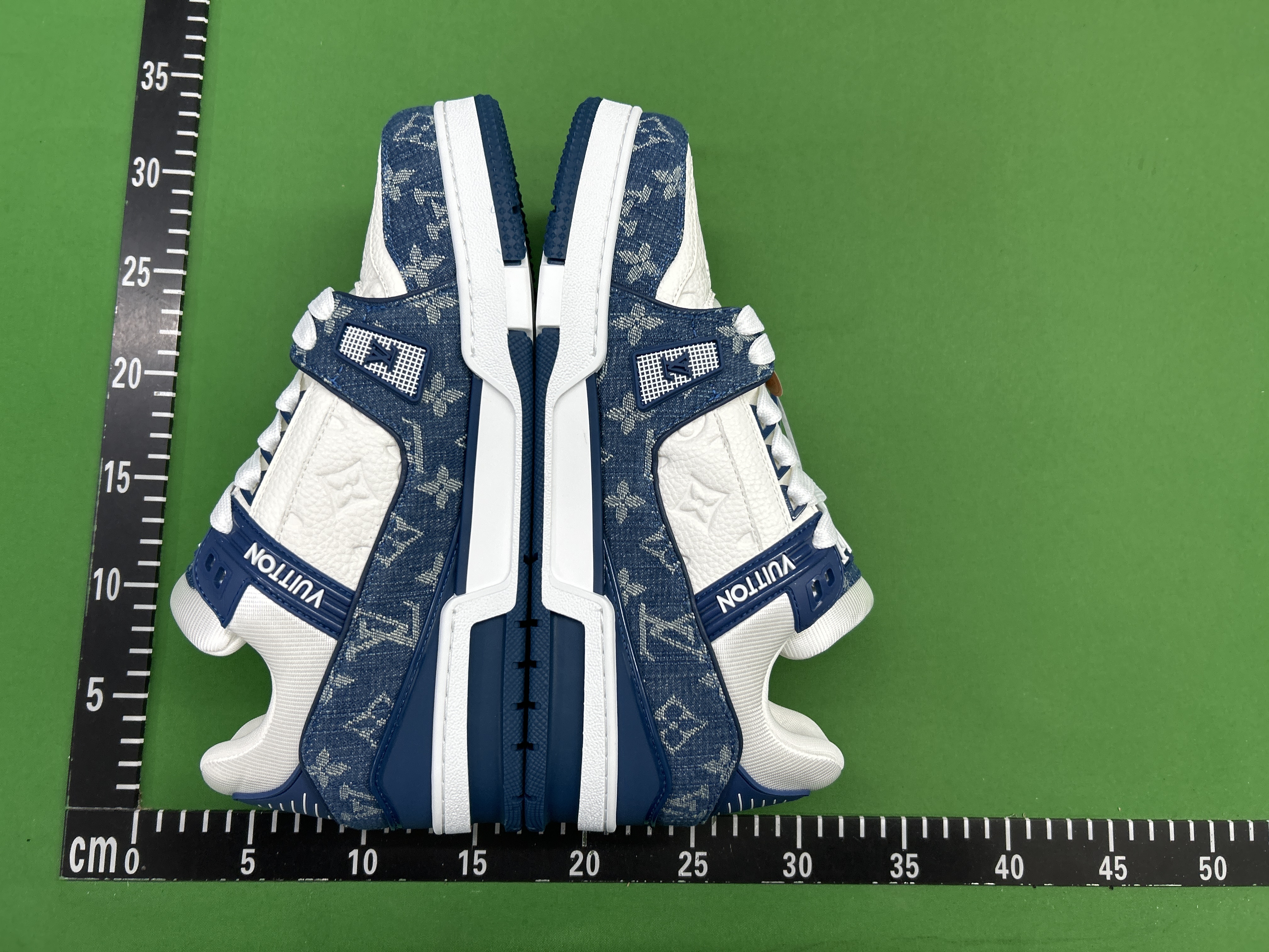 LV Louis Vuitton Trainer Sneaker