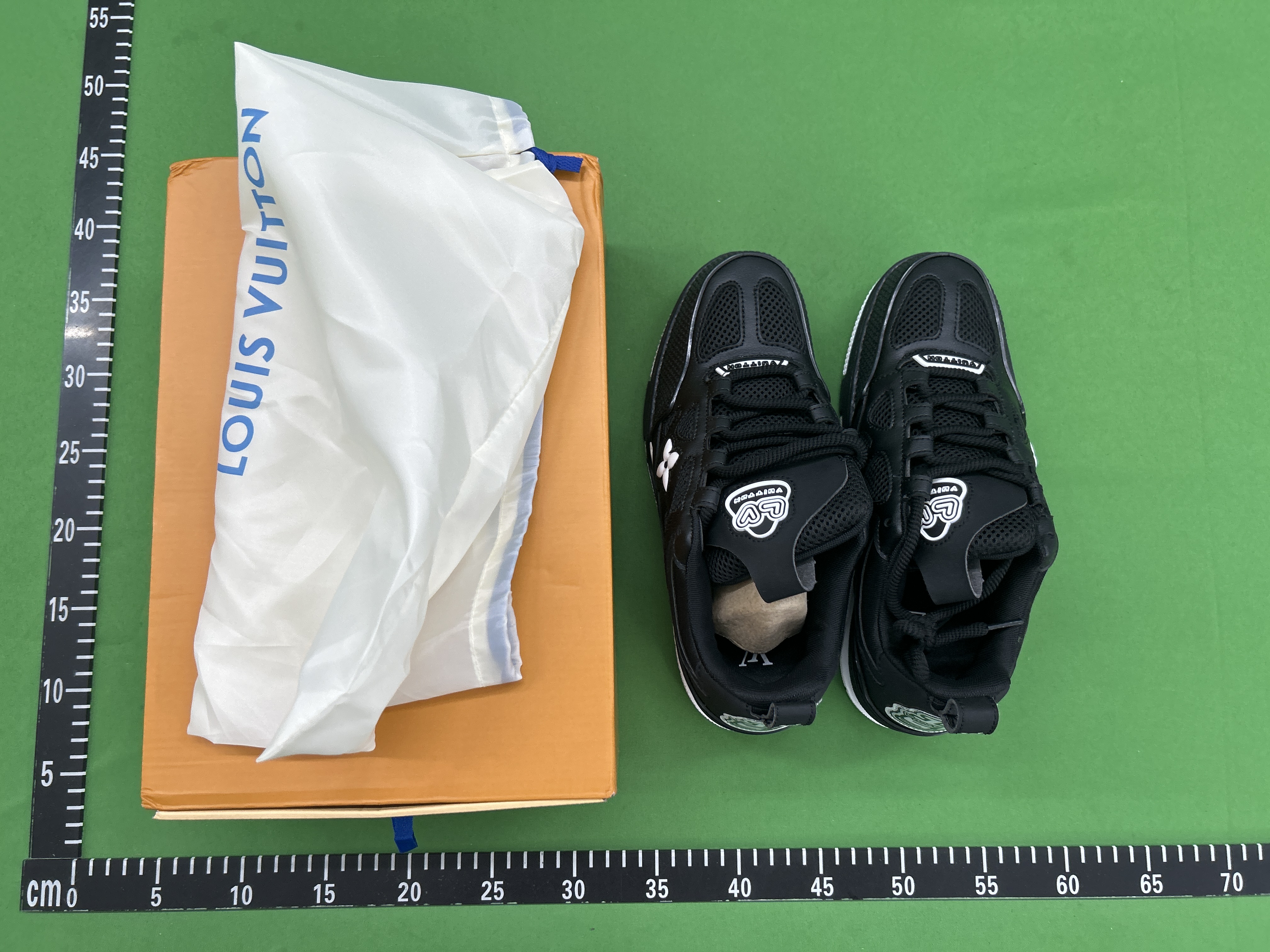 LV Louis Vuitton Trainer Sneaker