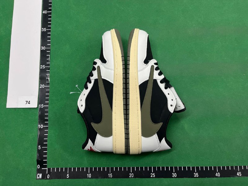 Jordan x Travis Scott (+5 Colourways)