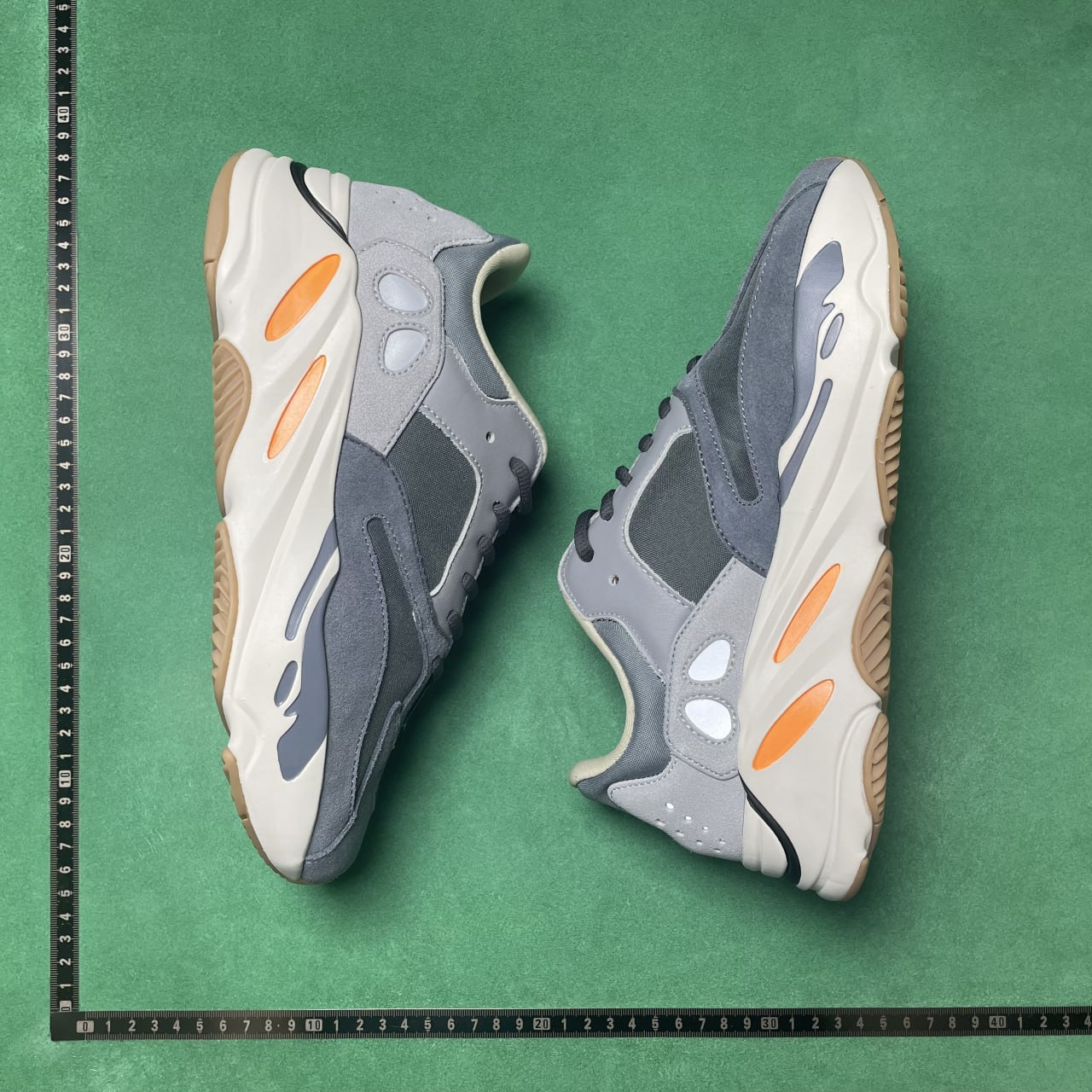 Adidas Yeezy 700 v2 (+18 Colorways)